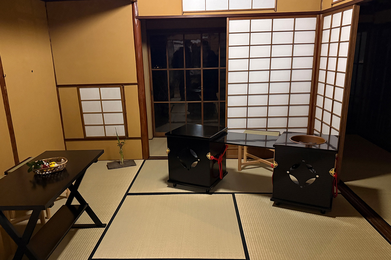 全室が茶室という造り。建物を眺めているだけでも、歴史を感じられる空間です。