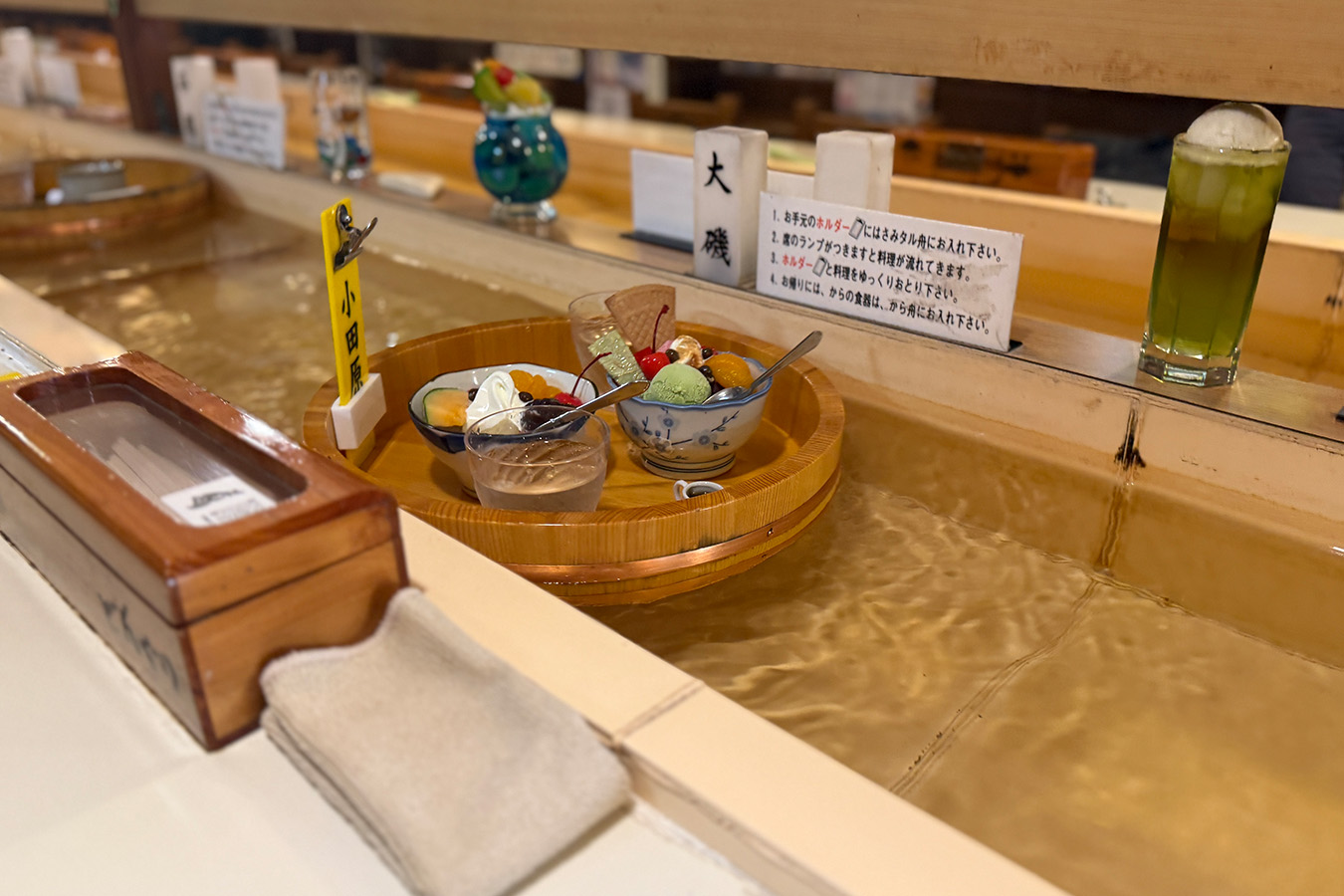 桶に乗って、ゆっくり到着。