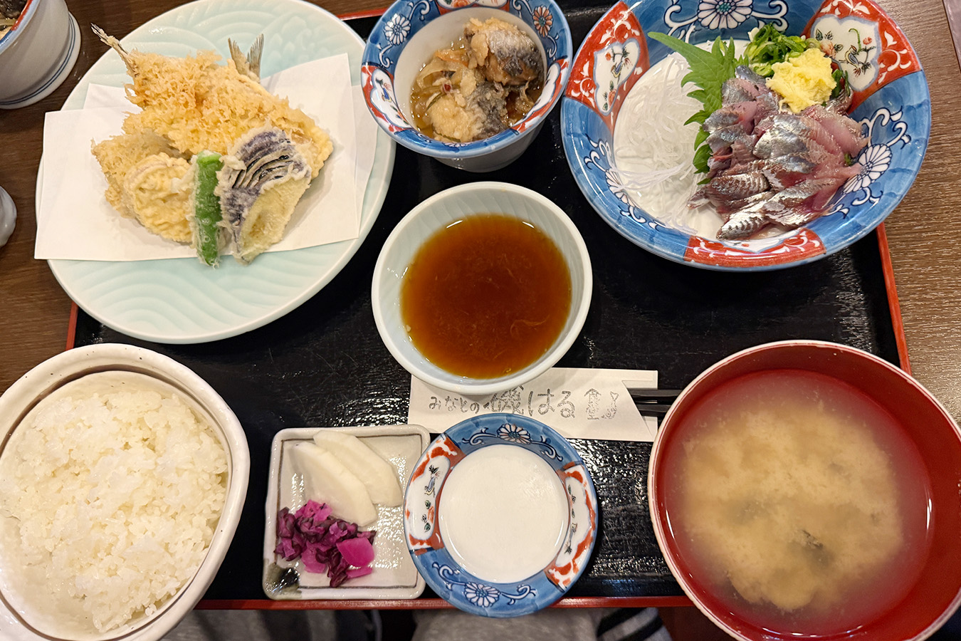 一番人気の「大浜」はいわしの刺身、天ぷら、南蛮漬けが一度に楽しめる定食。
どれも美味しくて、満足感が高かったです。